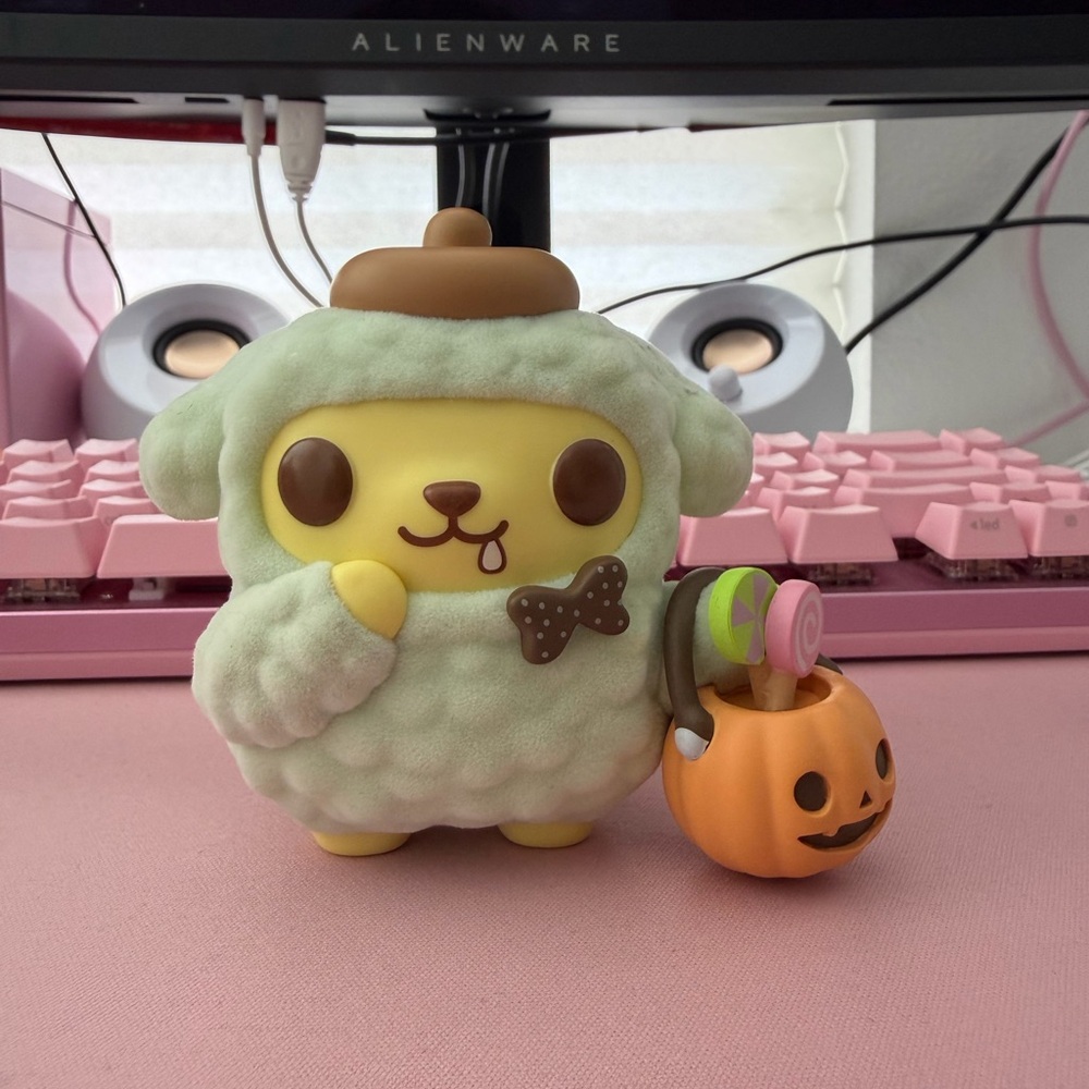 Flocked Pompompurin Funko